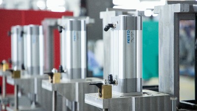 選對(duì)焊接機(jī)，生產(chǎn)更高效！靈科超聲波扎根新會(huì)助發(fā)展