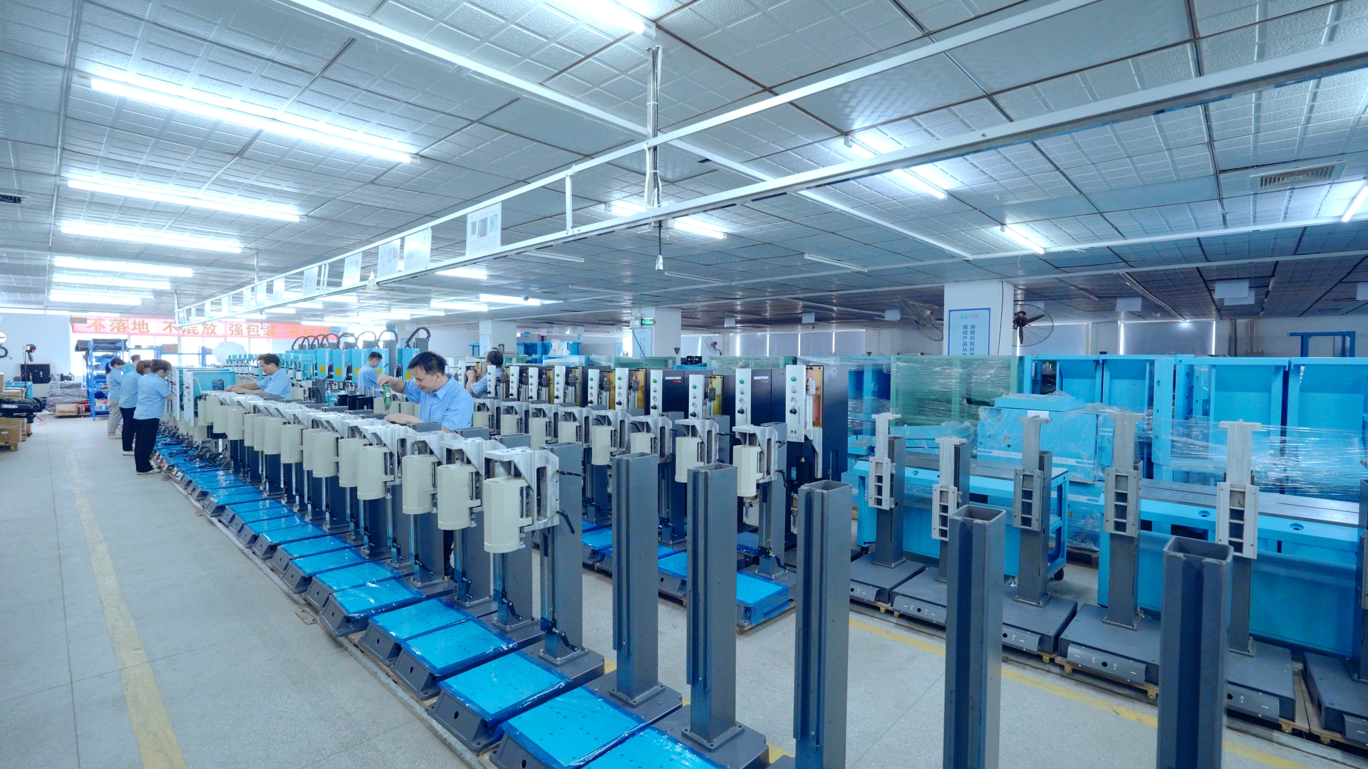 燈飾配件、<i style='color:red'>塑料制品</i>必看！解決90%的產(chǎn)品焊接難題神器：中山古鎮(zhèn)鎮(zhèn)超聲波焊接機(jī)