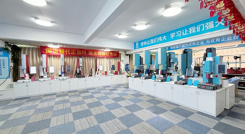 伺服超聲波焊接機全景 伺服超聲波焊接機全景